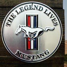 画像1: フォード モーターカンパニー マスタング エンボス ティンサイン メタルサイン 看板（シルバー・ブラック）/Ford Motor Company Mustang Embossed Metal Sign THE LEGEND LIVES MUSTANG (1)