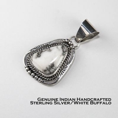 画像1: ネイティブアメリカン ナバホ族 ハンドメイド ホワイトバッファロー スターリングシルバー ペンダント トップ/Native American Navajo White Buffalo Sterling Silver Pendant