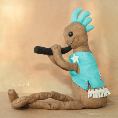 画像1: ココペリ ぬいぐるみ 人形 ココペリドール フェザー Mサイズ/Kokopelli Doll Feather