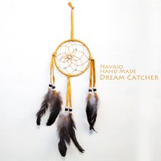 画像1: アメリカインディアン ナバホ族 ハンドメイド ドリームキャッチャー 10.4cm（タン/ベージュ・ブラック・ベージュ）/Navajo Hand Made Dream Catcher (1)
