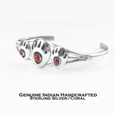 画像1: インディアンジュエリー ナバホ族 ハンドメイド コーラル 925 スターリングシルバー ベアパウ ブレスレット/Native American Navajo Coral Sterling Silver Bear Paw Bracelet (1)