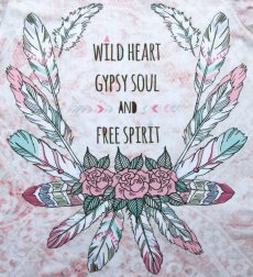 画像2: モンタナウエスト フラワー フェザー レディース ウエスタン 半袖Tシャツ（ピンク）/Montana West WILD HEART GYPSY SOUL AND FREE SPIRIT Short Sleeve T-shirt(Women's) (2)