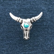 画像1: カウ スカル ウエスタン ハットピン ピンバッジ（シルバー・ターコイズ）/Pins Cow Skull Silver w/Turquoise Accent (1)