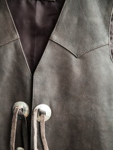 画像2: スカリー ウエスタン レザー＆コンチョ ベスト（ブラウン）L/Scully Western Concho Vest(Brown) (2)