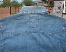 画像2: リーバイス ビンテージウオッシュ デニム ウエスタンシャツ（長袖）/Levi's® Denim Western Shirt  (2)